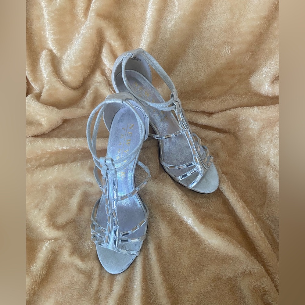 VGUC NEW YORK TRANSIT SILVER STRAP HEELS